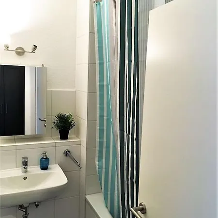 Holiday home New Large Apartment Dusseldorf